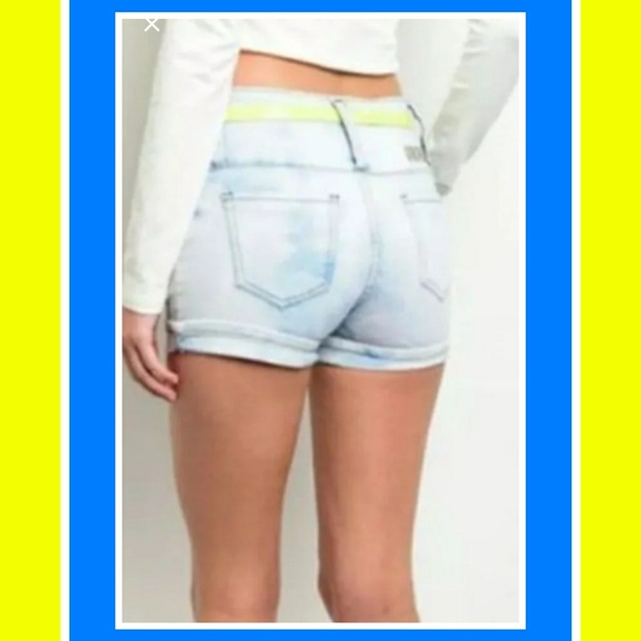 🔥 Embellished, belted shorts..NO OFFERS - Picture 2 of 4